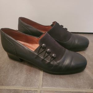 BeautiFeel Oxford brand new low heel Size 9